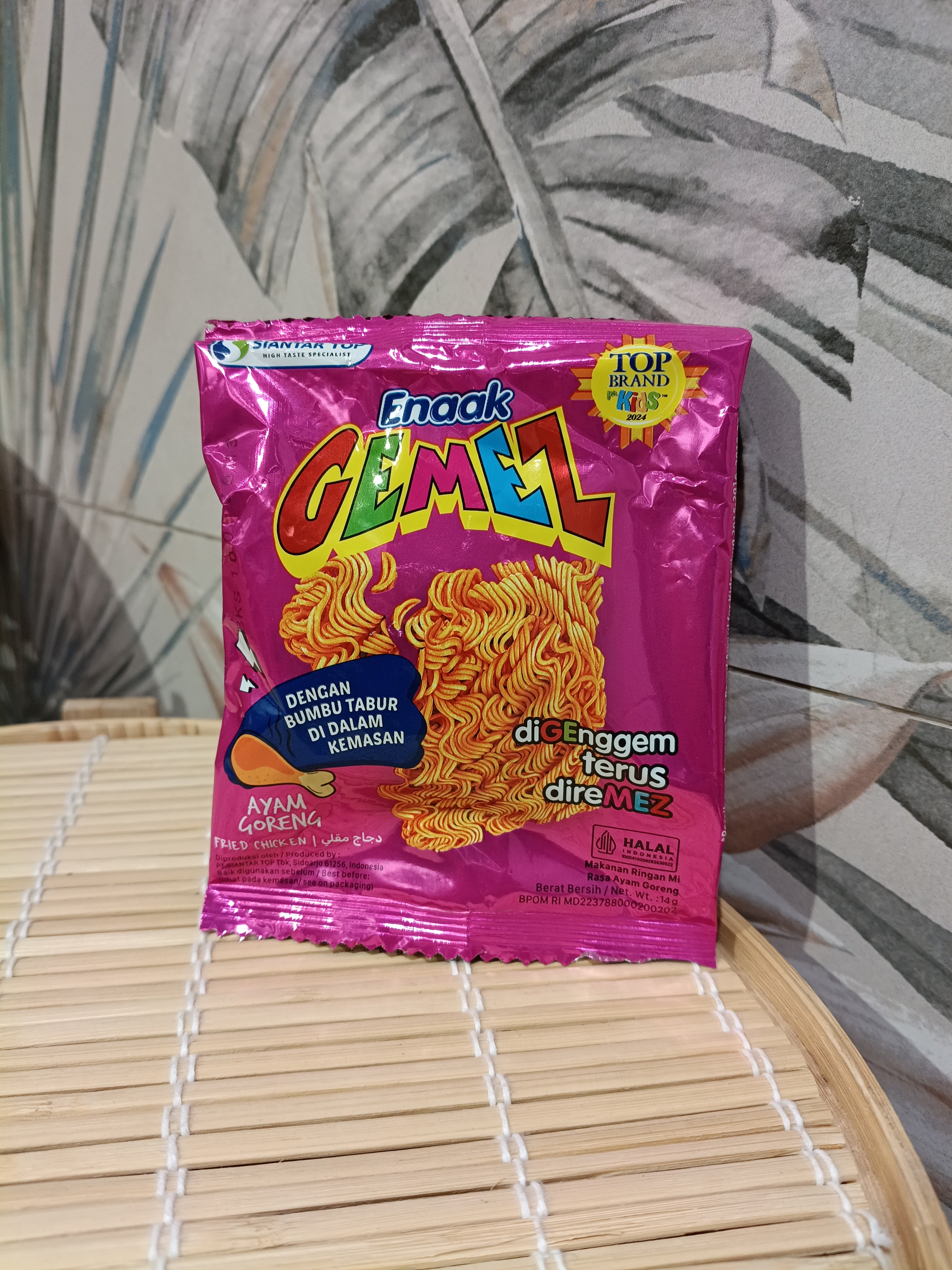 Siantar Top Enak Gemez Rasa Ayam Goreng 14gr. سيانتار توب بنكهة الدجاج المقلي اللذيذ 14 غرام