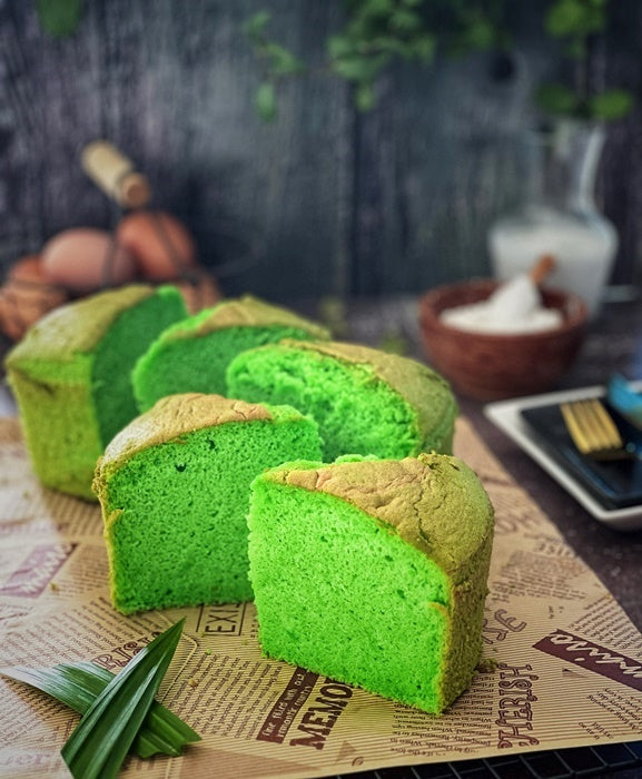 Lia's Pandan Flavoured Cake 6pcs. كعكة ليا بنكهة الباندان 6 قطع